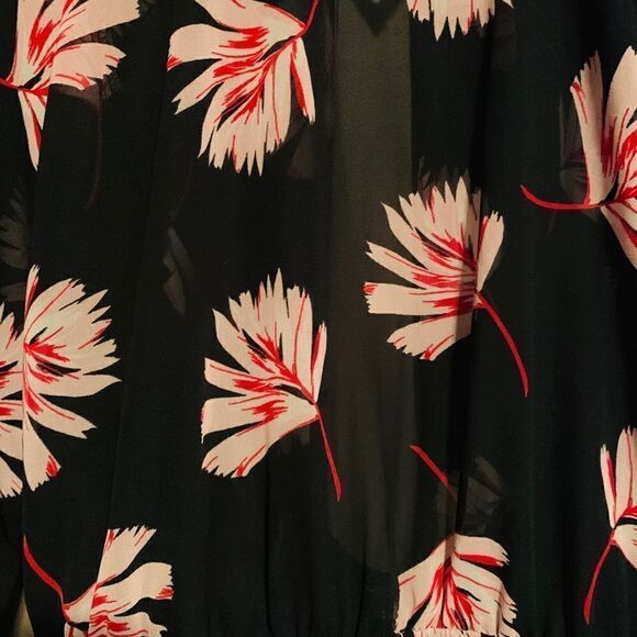 3 for $30! Express floral print long sleeve blouse. Size xs - Picture 6 of 8